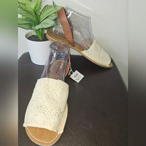 NWT Airwalk Women’s Crochet Sandals Size 8.5  Tan & Cream Slingback FlatsStay